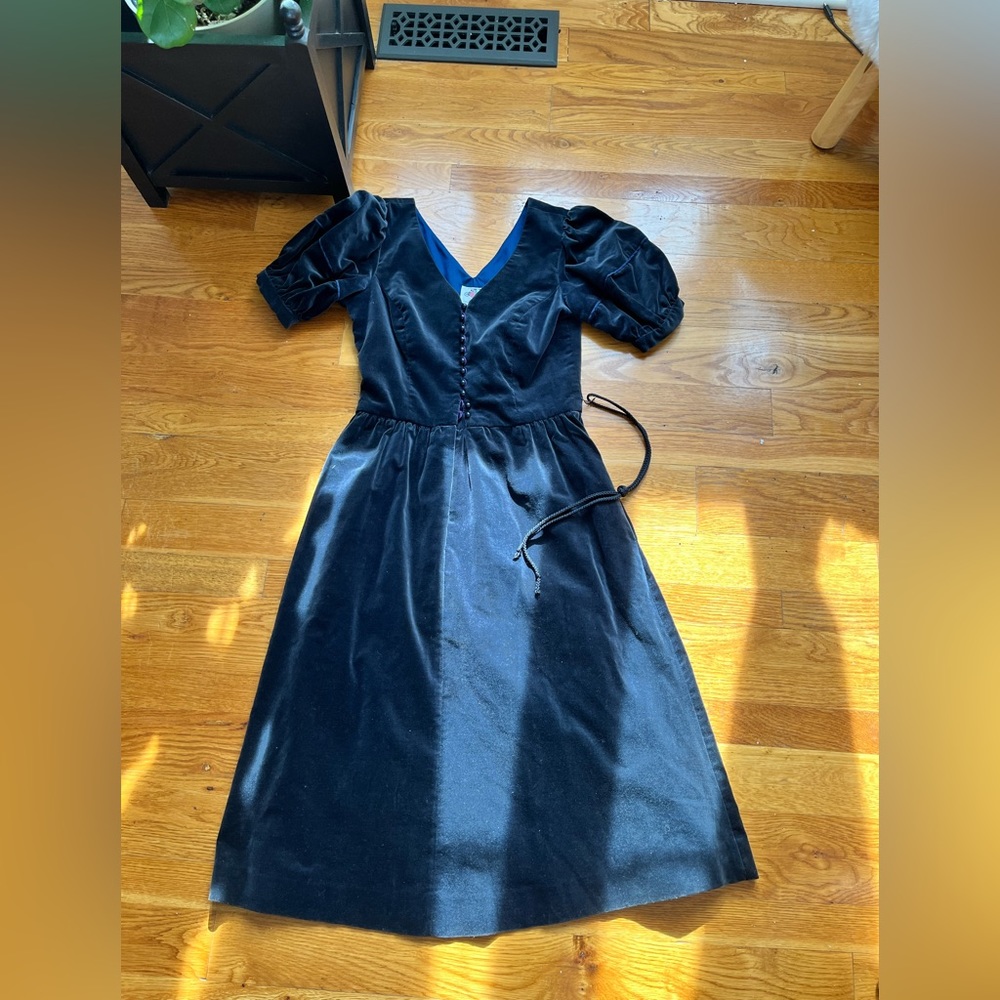 VINTAGE LANZ Navy Blue velvet vintage dress